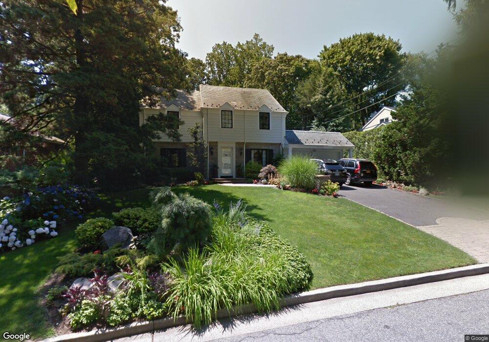 250 Mill Spring Rd, Manhasset, NY 11030 - photo 1