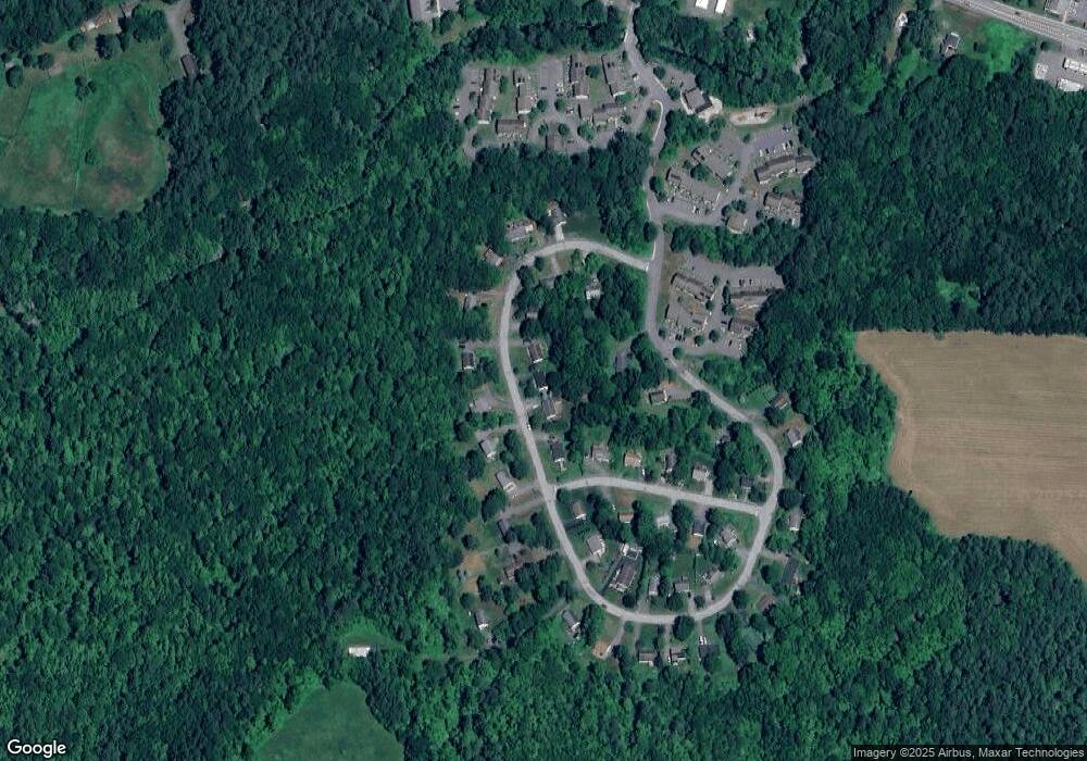 195 Sherwood Cir, Brattleboro, VT 05301 - photo 1