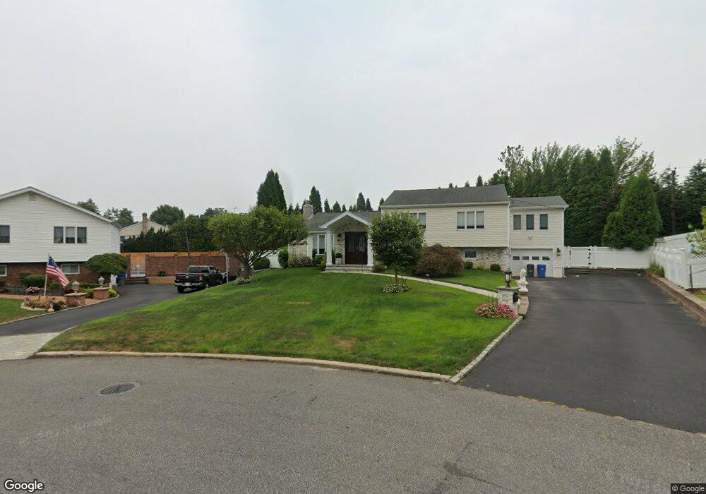 24 Harwood Dr W, Glen Cove, NY 11542 - photo 1