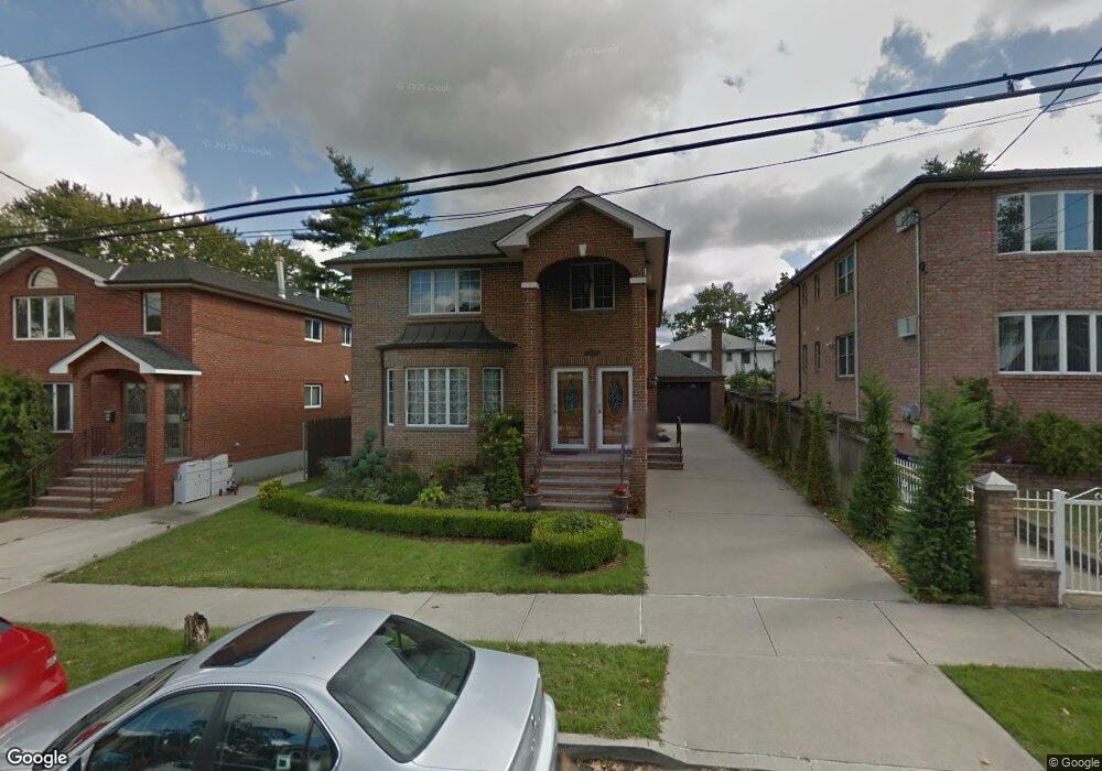 57-45 256th St unit 2nd Fl, Flushing, NY 11362 - photo 1