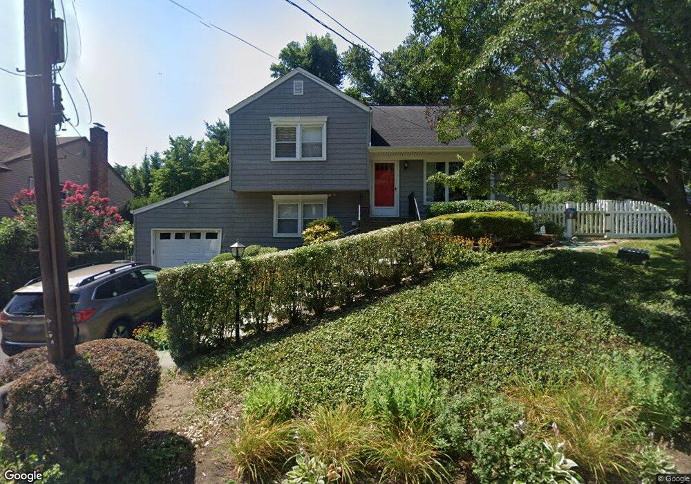 7 Cedar Ln N, Glen Head, NY 11545 - photo 1