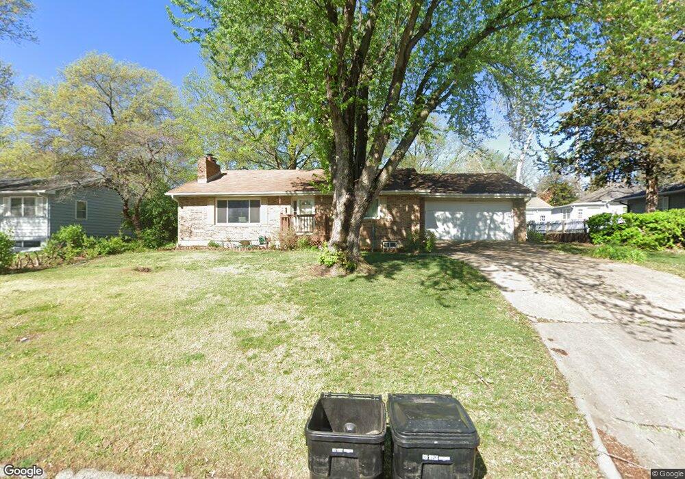 605 SW Crest Dr, Topeka, KS 66606 - photo 1
