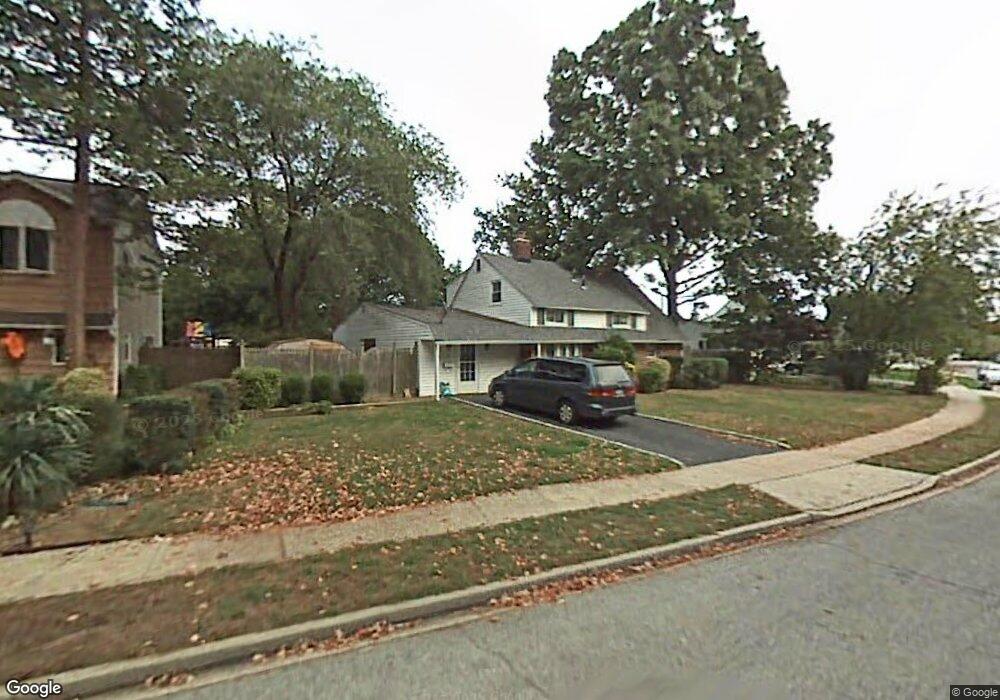 21 Return Ln, Levittown, NY 11756 - photo 1