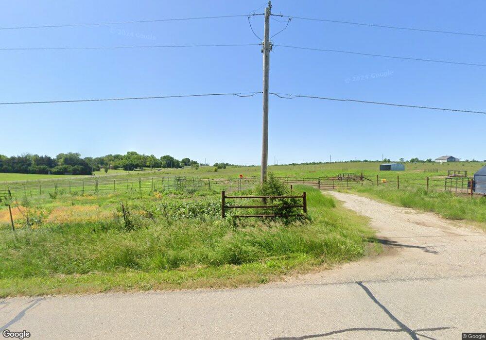 8531 SW 37th St, Topeka, KS 66614 - photo 1