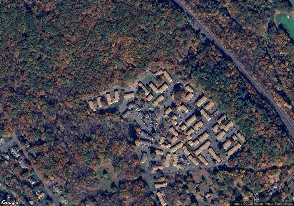 99 Lantern Park Dr unit 8, Naugatuck, CT 06770 - photo 1