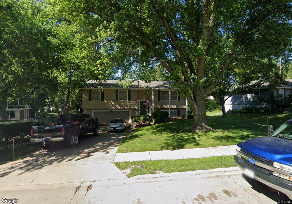 811 W 46th St, Davenport, IA 52806 - photo 1