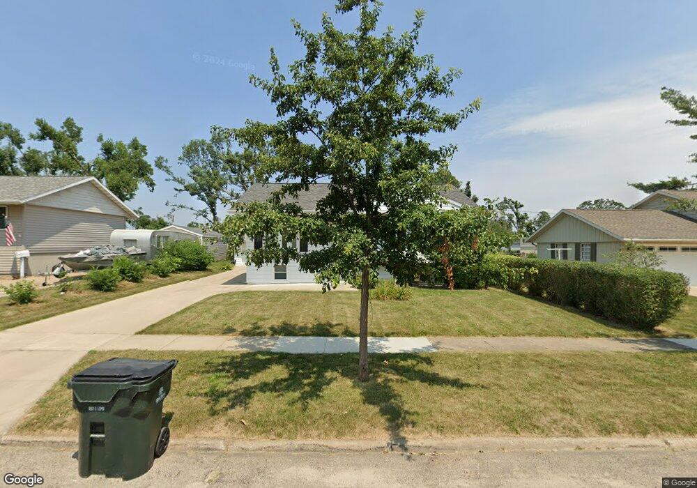 1121 Sioux Dr NW, Cedar Rapids, IA 52405 - photo 1