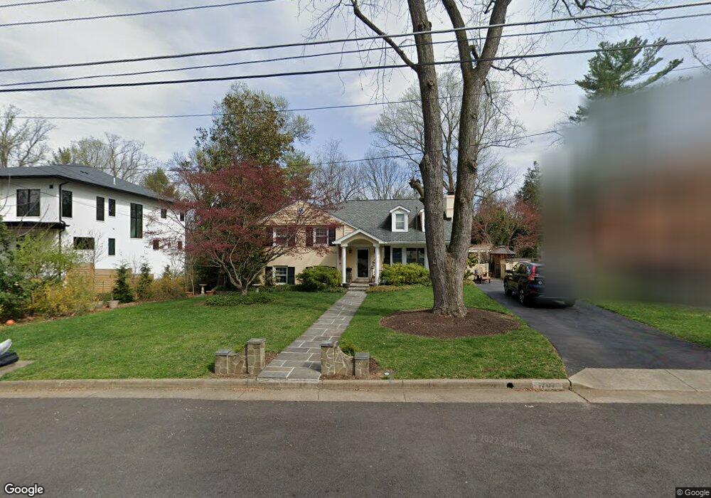 1707 Oak Ln, McLean, VA 22101 - photo 1