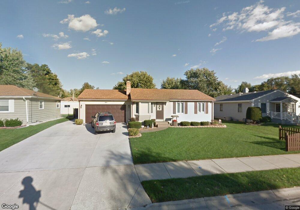 871 N Elmwood Dr, Aurora, IL 60506 - photo 1