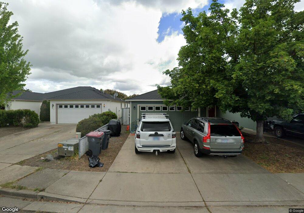 831 Columbine Way, Central Point, OR 97502 - photo 1