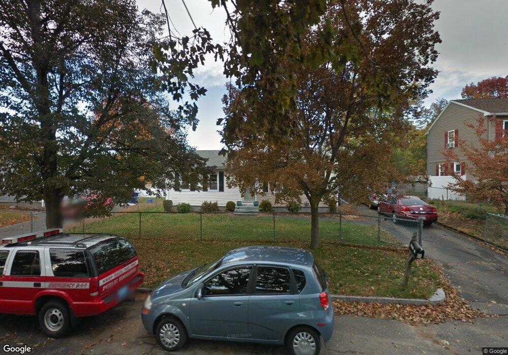 24 Leatherleaf Cir, Springfield, MA 01109 - photo 1