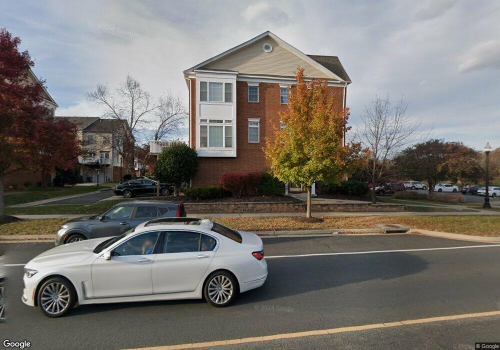 25133 Gunnery Square unit 2, Chantilly, VA 20152 - photo 1