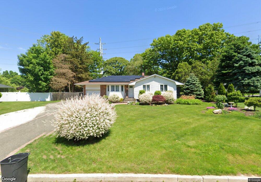 20 Heron Ln, ComMacK, NY 11725 - photo 1