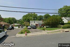 2 Betty Ln, Glenwood Landing, NY 11547