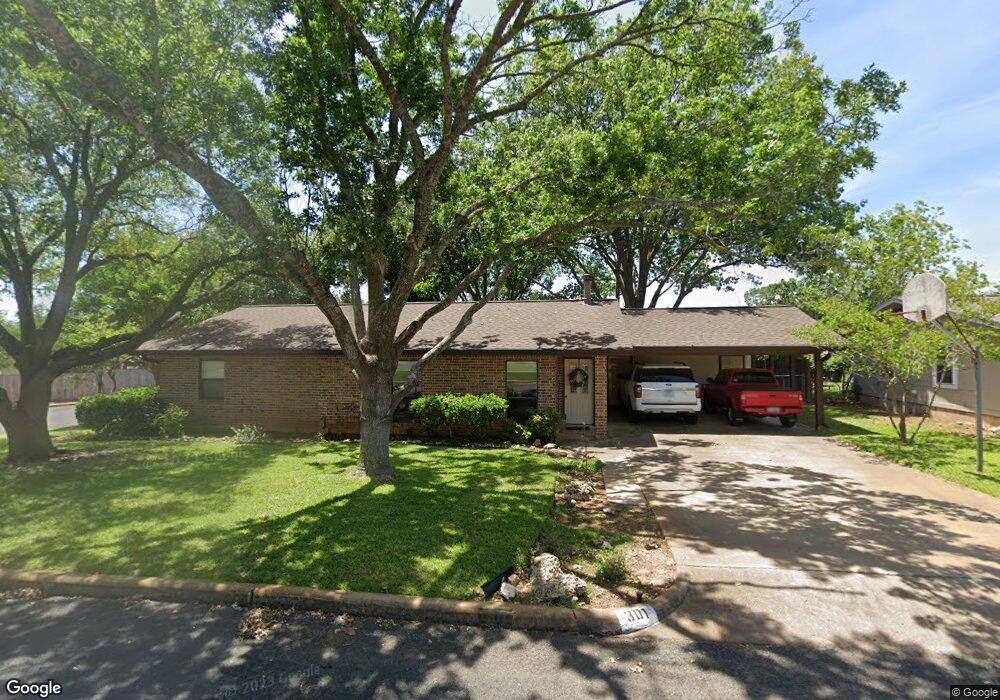 301 Glenmoor Dr, Fredericksburg, TX 78624 - photo 1