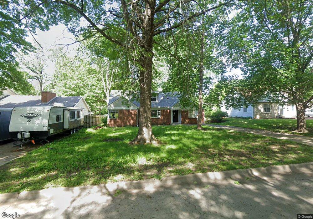 1919 SW Collins Ave, Topeka, KS 66604 - photo 1