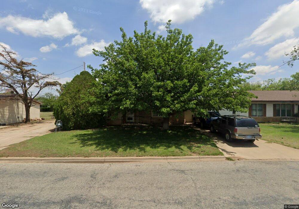 1010 Yonkers St, Plainview, TX 79072 - photo 1