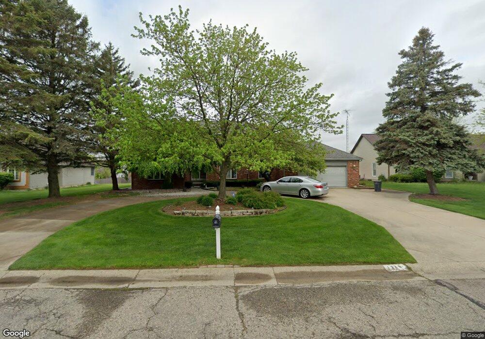 1229 Heatherwoode Rd, Flint, MI 48532 - photo 1