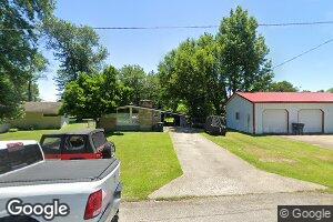 1 Neal St, Fairfield, IL 62837