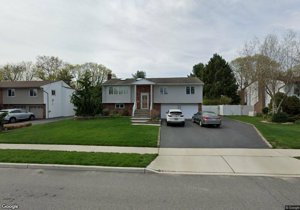 26 Splitrail Place, ComMacK, NY 11725 - photo 1