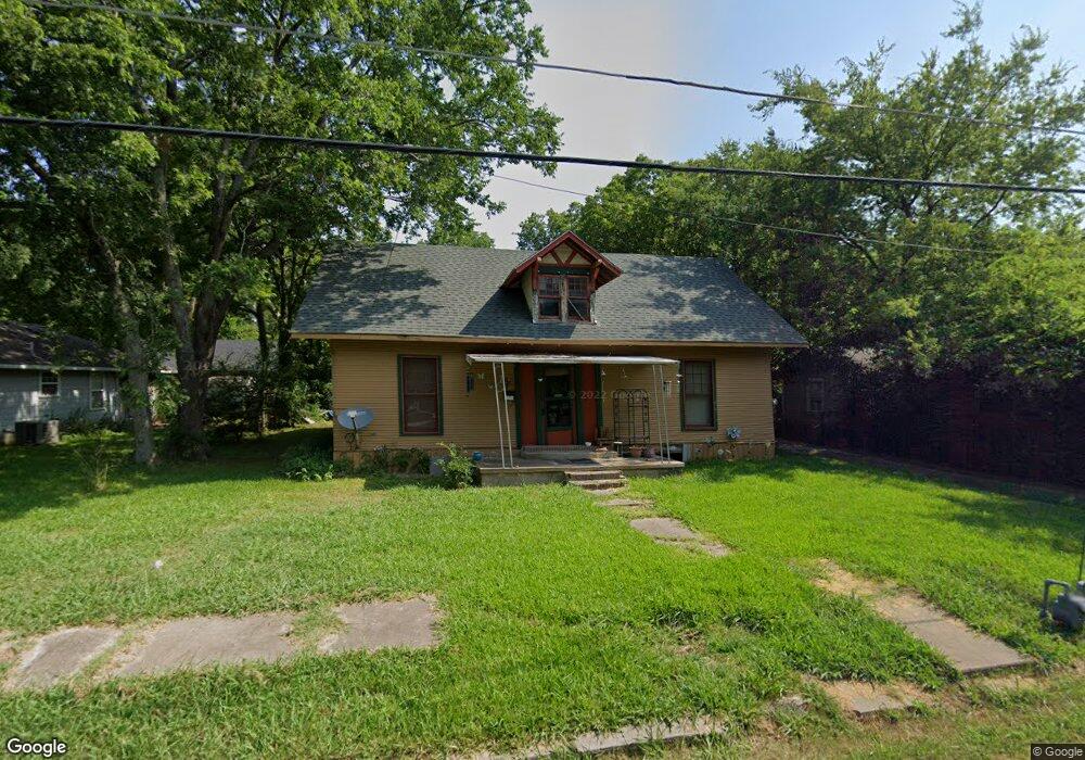 610 E 10th St, Bonham, TX 75418 - photo 1
