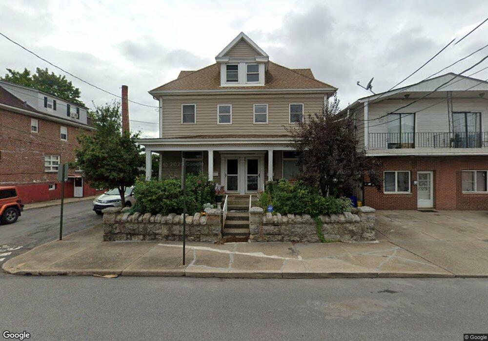 702 N Laurel St, Hazleton, PA 18201 - photo 1