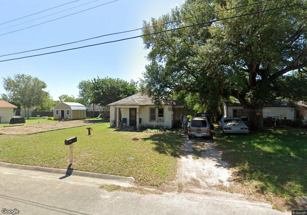 804 E Hefferman St, Beeville, TX 78102 - photo 1