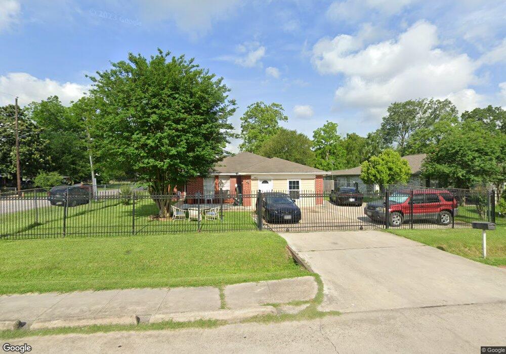 9903 Raymondville Rd, Houston, TX 77093 - photo 1
