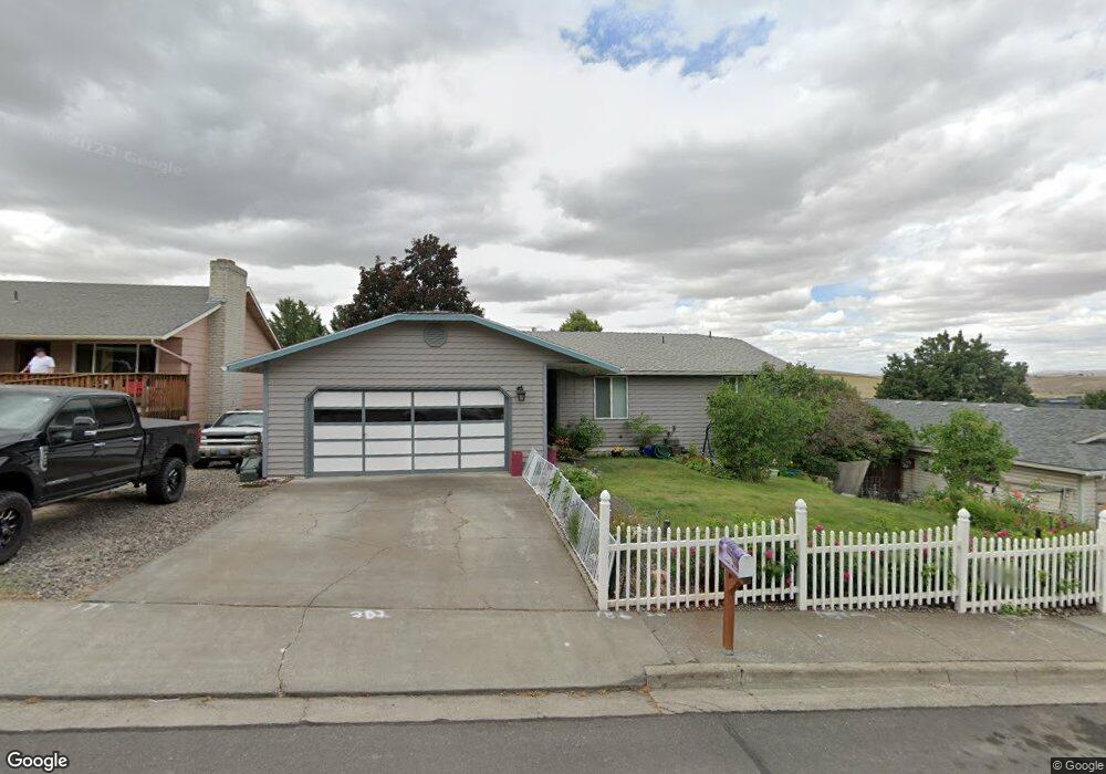 2104 SW Perkins Ave, Pendleton, OR 97801 - photo 1