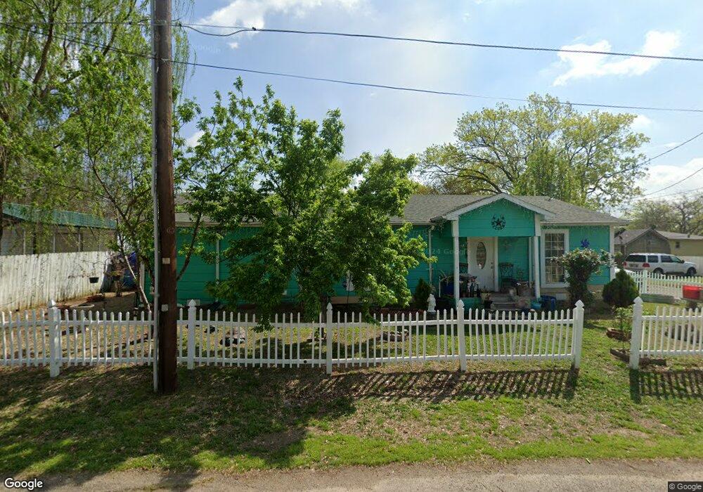 200 Braz St, Bonham, TX 75418 - photo 1