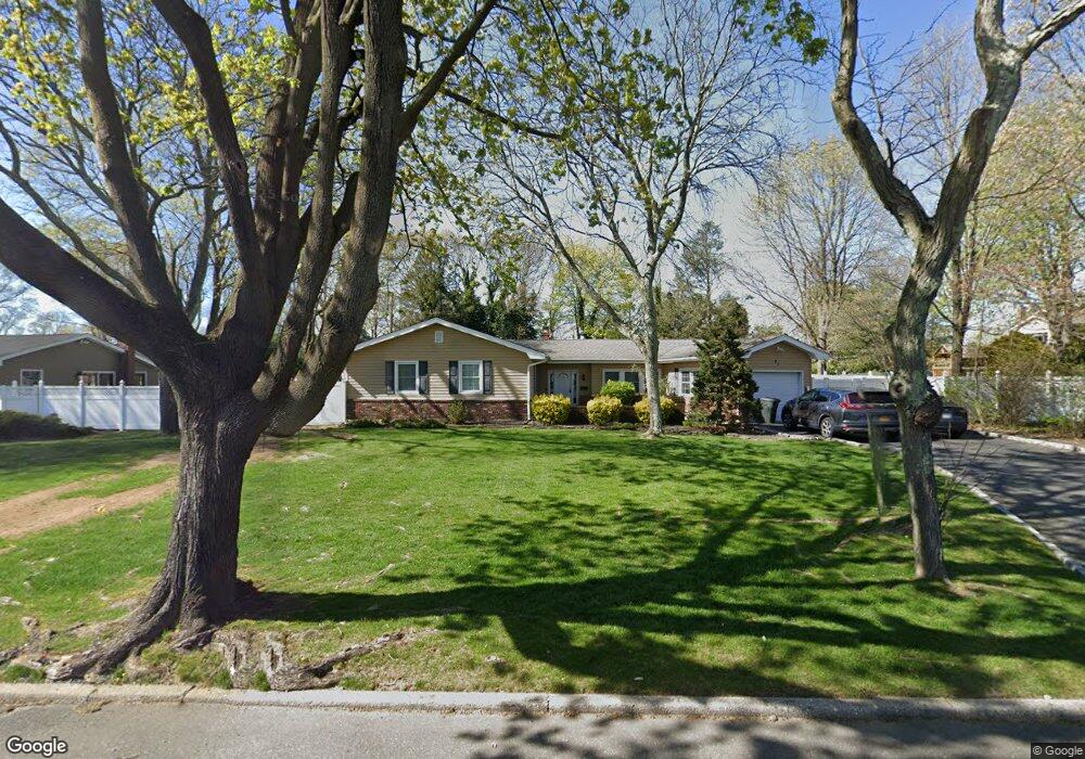 21 Long Bow Ln, ComMacK, NY 11725 - photo 1