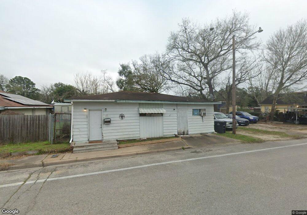 507 S 2nd St, Alvin, TX 77511 - photo 1