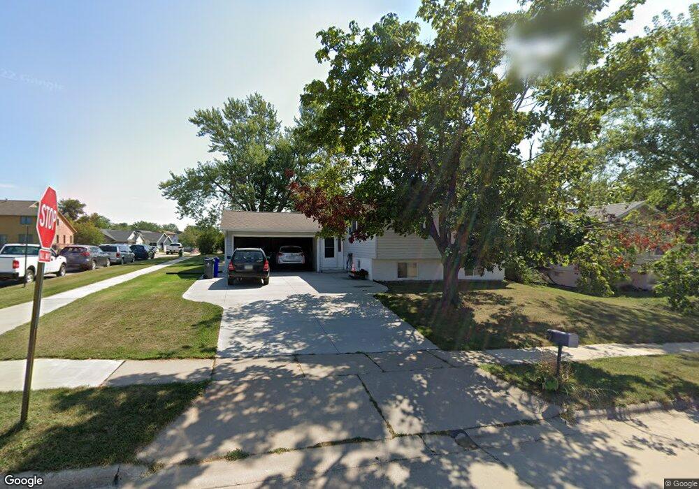 1223 38th St NW, Cedar Rapids, IA 52405 - photo 1