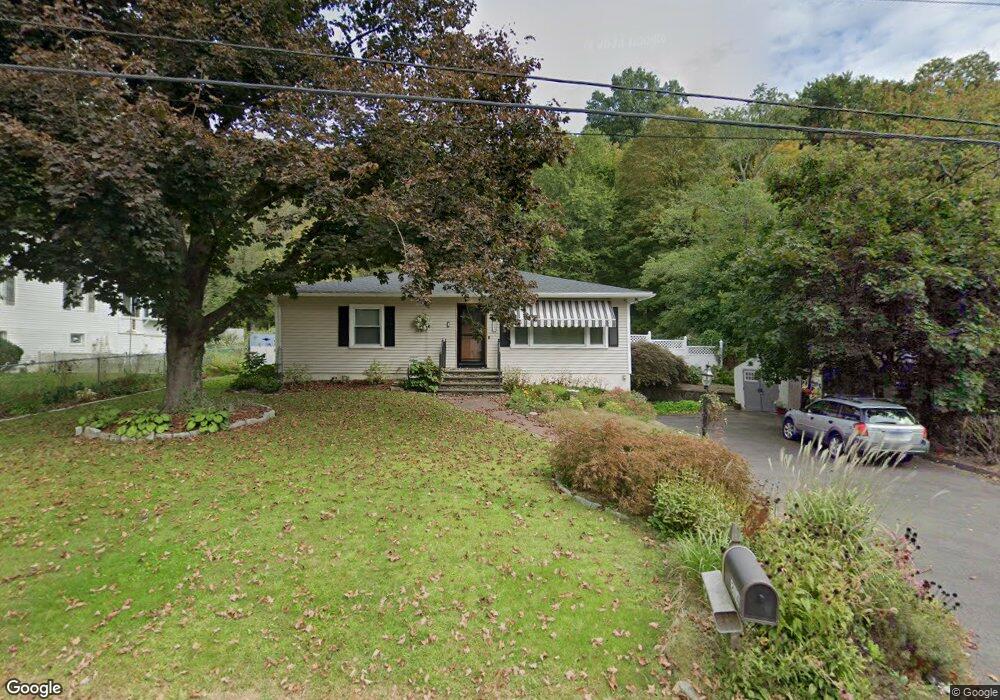 214 Porter Ave, Middlebury, CT 06762 - photo 1