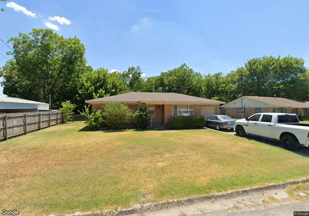 1602 Cherry St, Gainesville, TX 76240 - photo 1