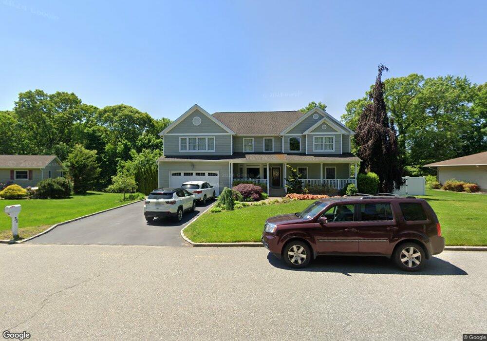 31 Heron Ln, ComMacK, NY 11725 - photo 1