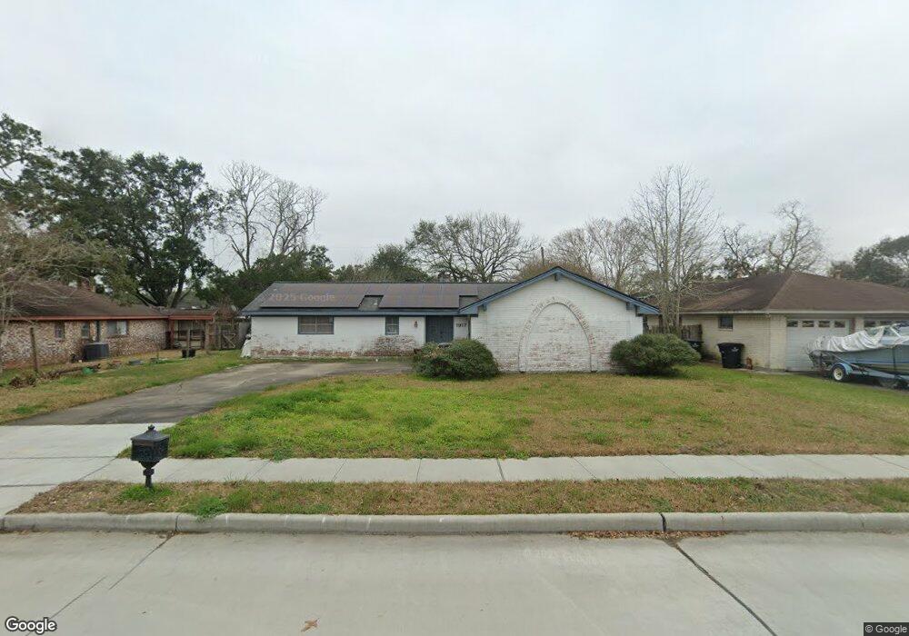 1917 Tracy Lynn Ln, Alvin, TX 77511 - photo 1