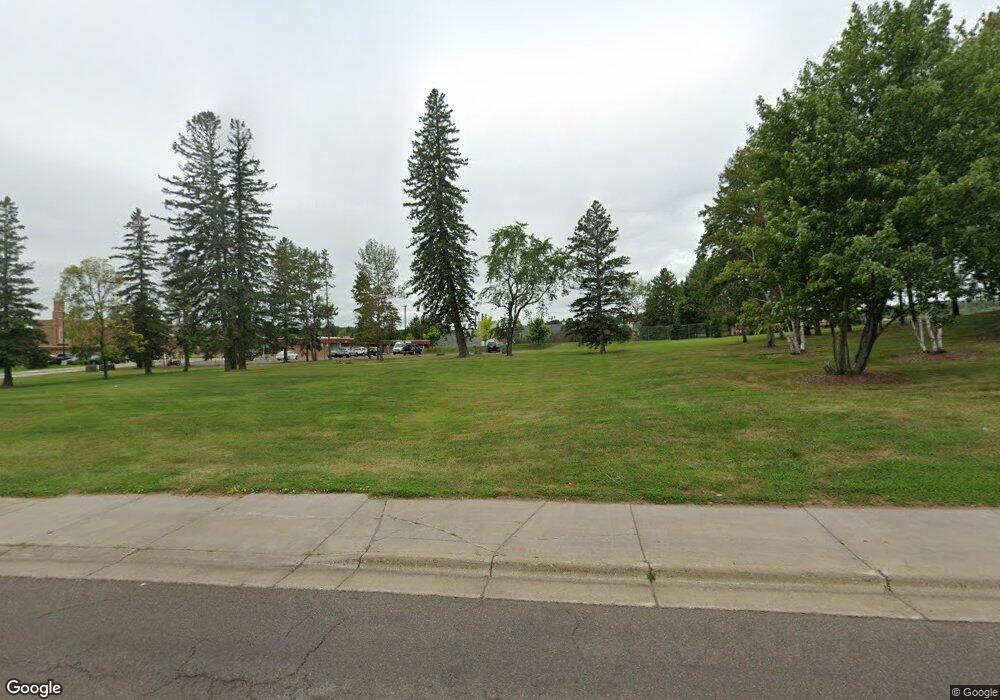 915 Woodland Ave, Duluth, MN 55812 - photo 1