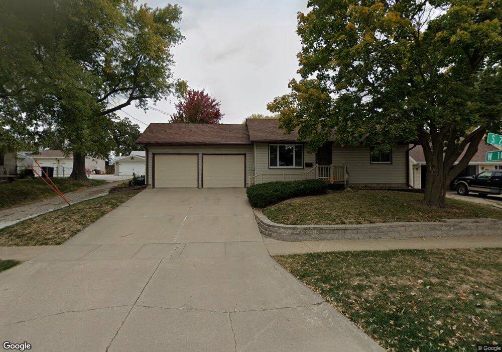 924 S 2nd Ave W, Newton, IA 50208 - photo 1