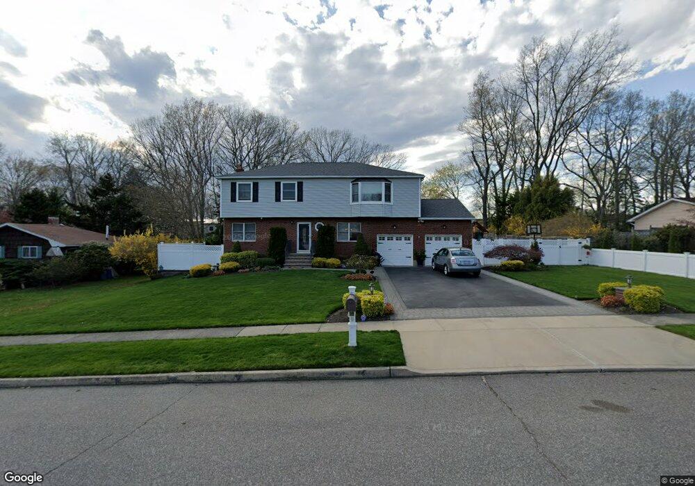 15 Gannet Dr, ComMacK, NY 11725 - photo 1