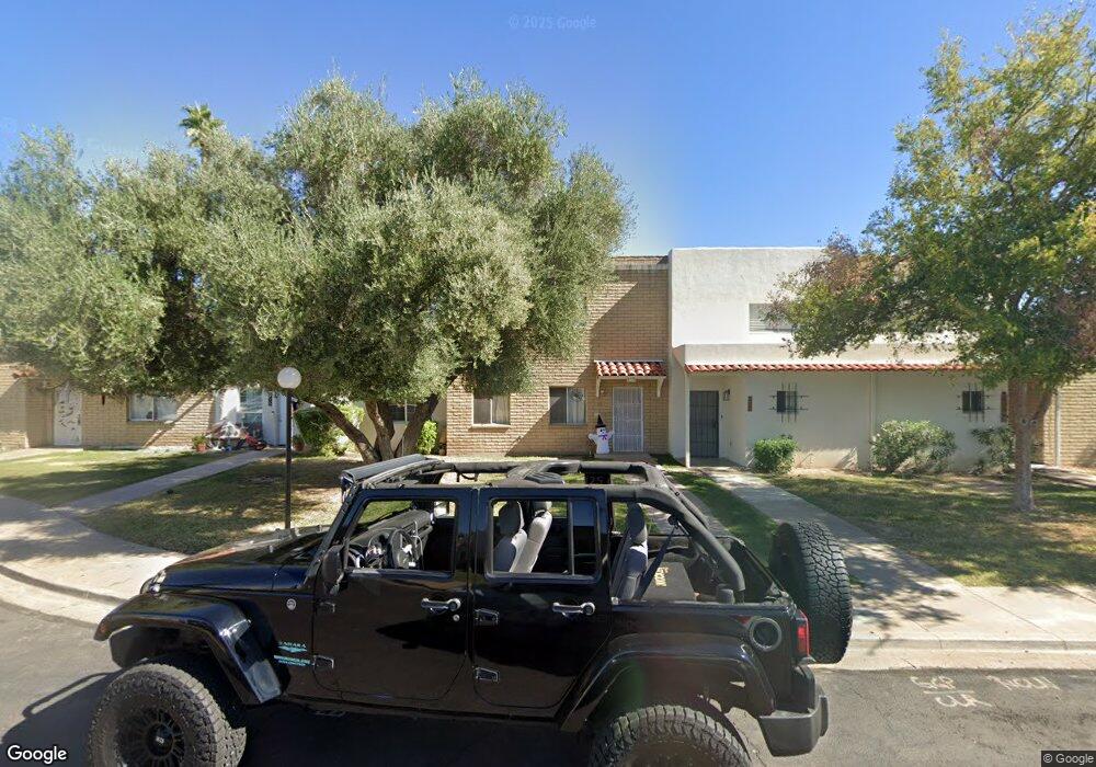 613 N Pioneer Cir, Mesa, AZ 85203 - photo 1