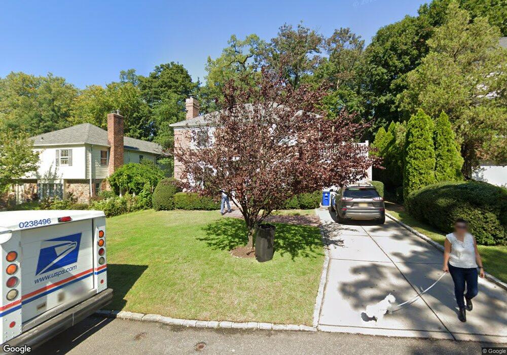 125 Shoreview Rd, Manhasset, NY 11030 - photo 1