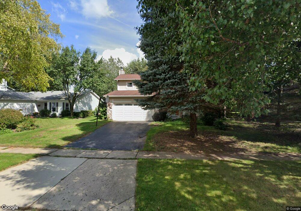 820 Red Coach Ln, Algonquin, IL 60102 - photo 1