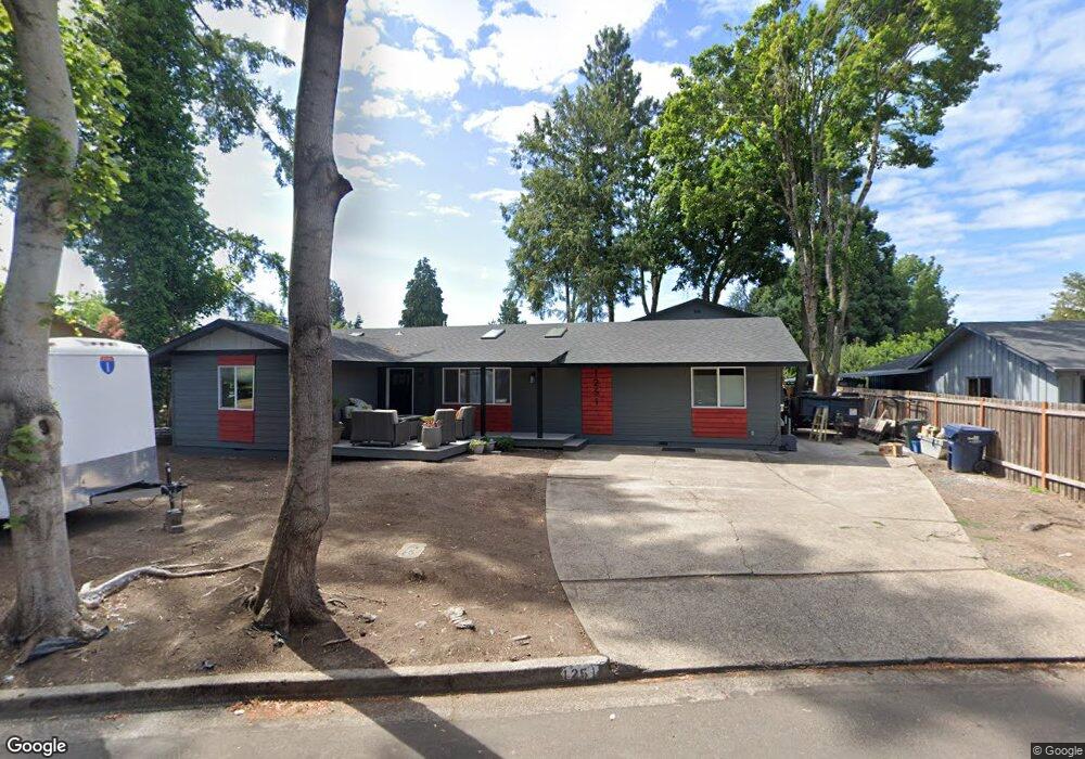 687 Aspen St, Springfield, OR 97477 - photo 1