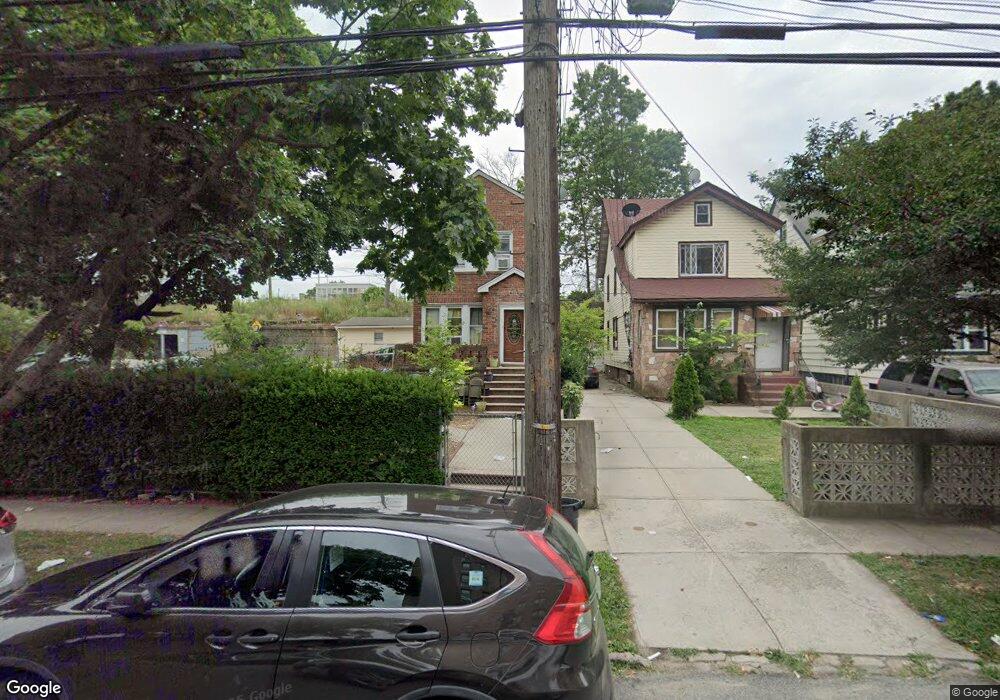 19122 Woodhull Ave, Hollis, NY 11423 - photo 1