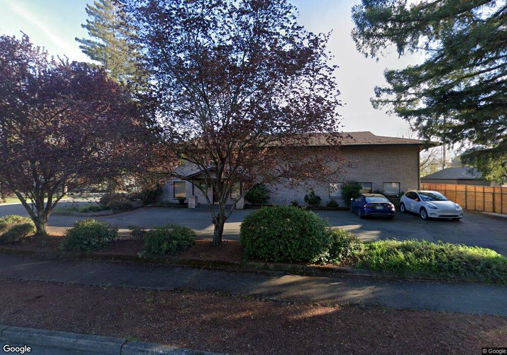 233 NE B St, Grants Pass, OR 97526 - photo 1