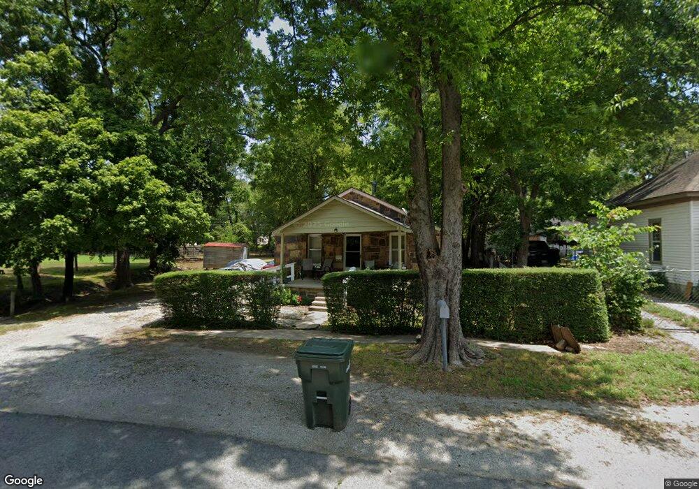 512 S Maryland Ave, Claremore, OK 74017 - photo 1