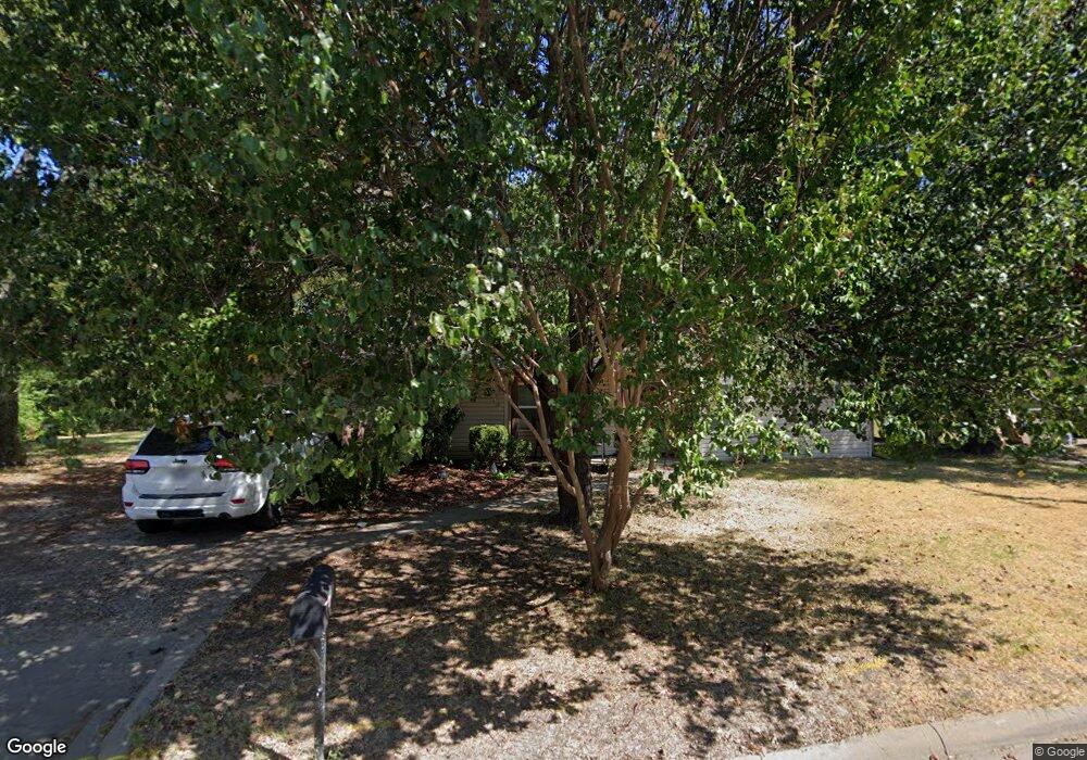 301 E 15th St, Bonham, TX 75418 - photo 1