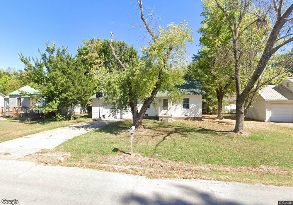 307 N Sawyer St, Pryor, OK 74361 - photo 1