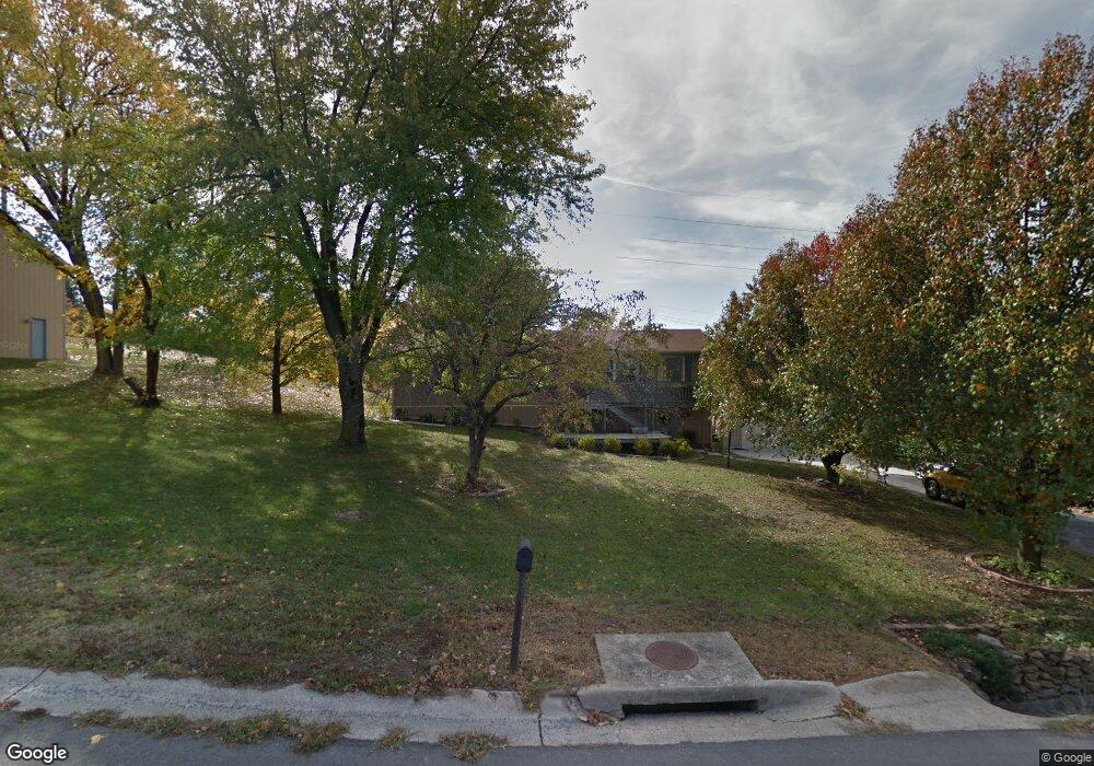 6541 SW 40th St, Topeka, KS 66610 - photo 1